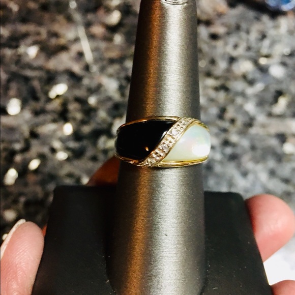 14K Black Onyx, Mother of Pearl Ring - Picture 3 of 9